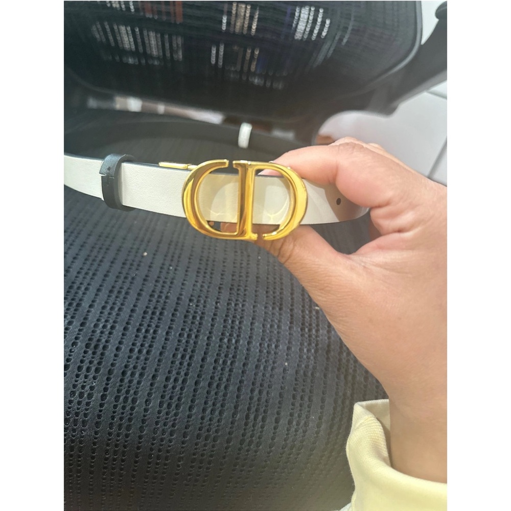 Dior 30 Montaigne reversible black and white belt never worn